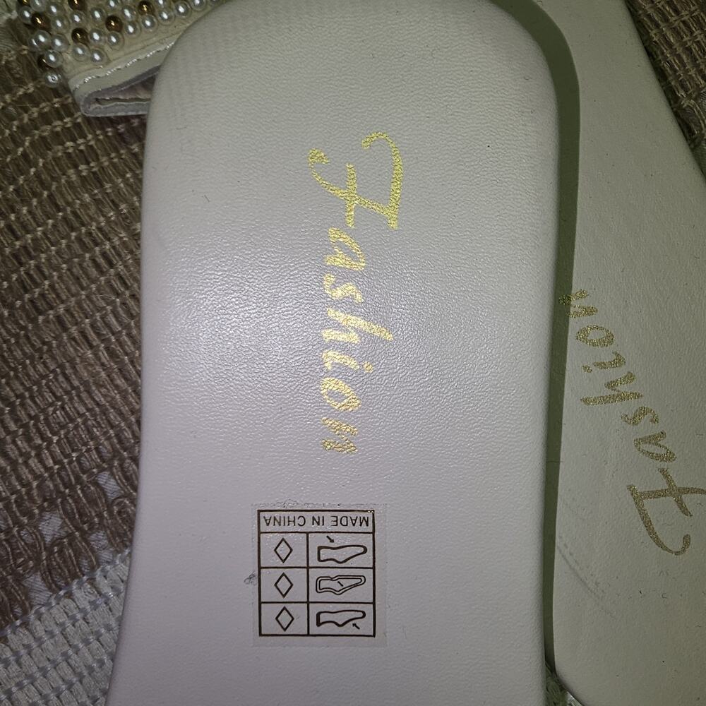 White Pearl And Gold Flat Slip On Sandals Size 9 - Picture 3 of 6